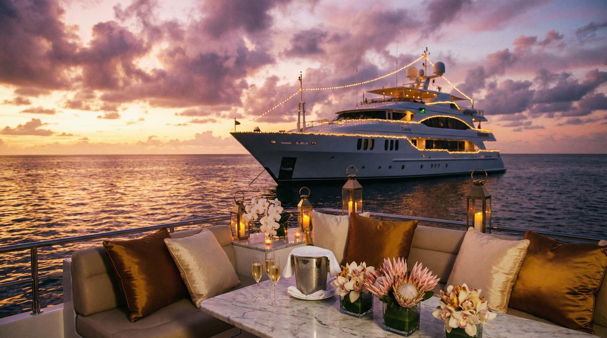 男同网传媒游艇派对传媒演示奢华场景拍摄